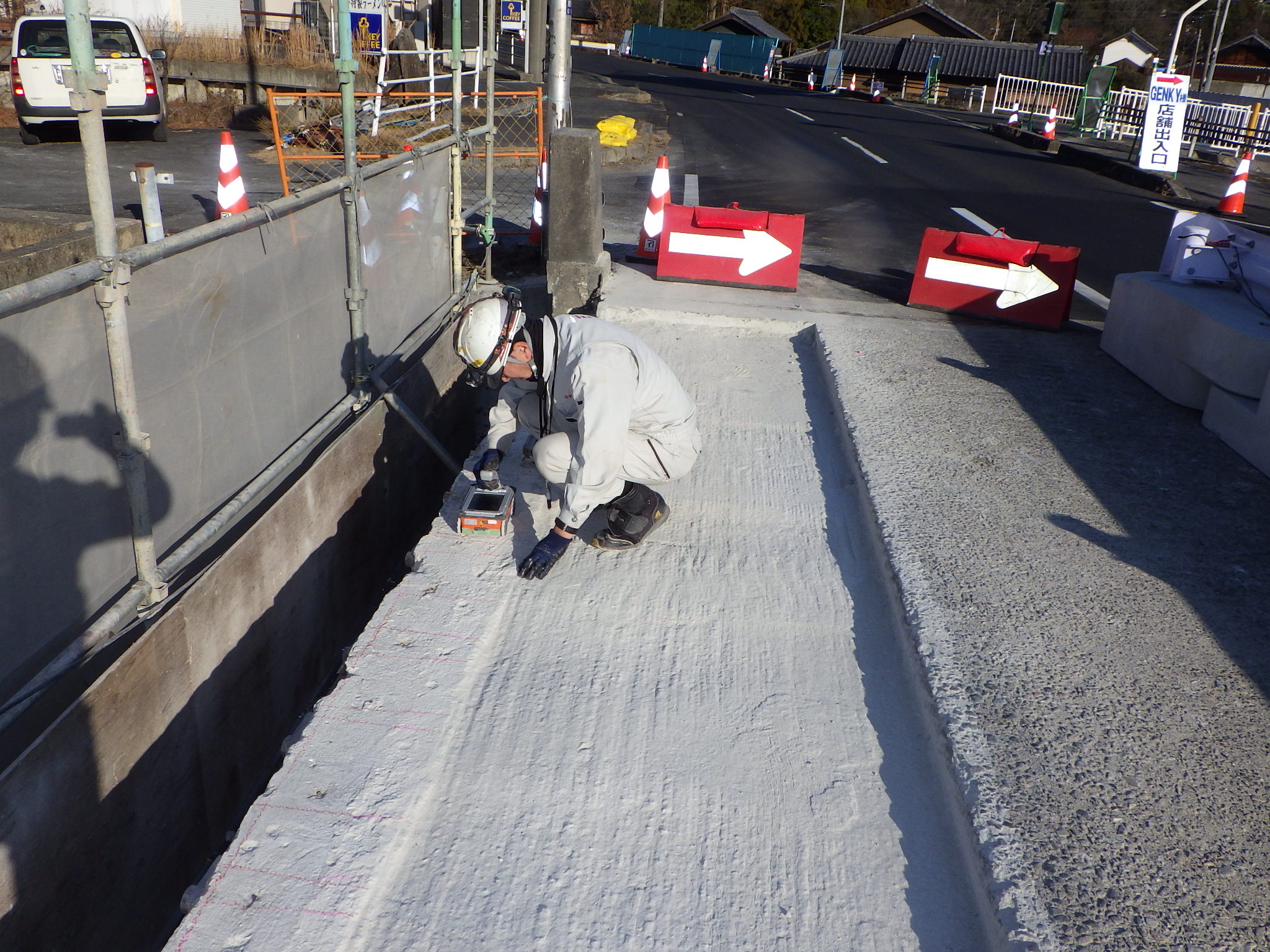 河鹿橋 地覆打替え工事