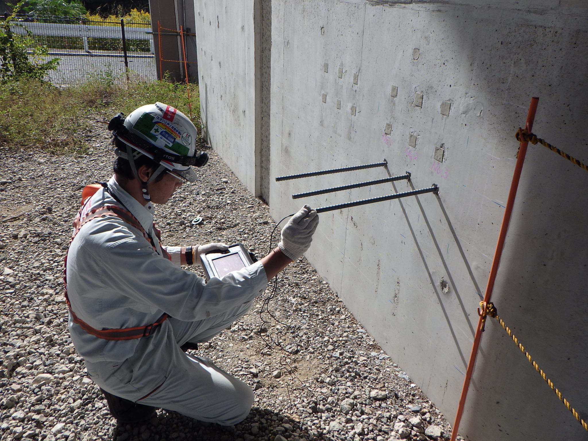 伊勢湾岸自動車道　潮見高架橋他2橋伸縮装置改良工事