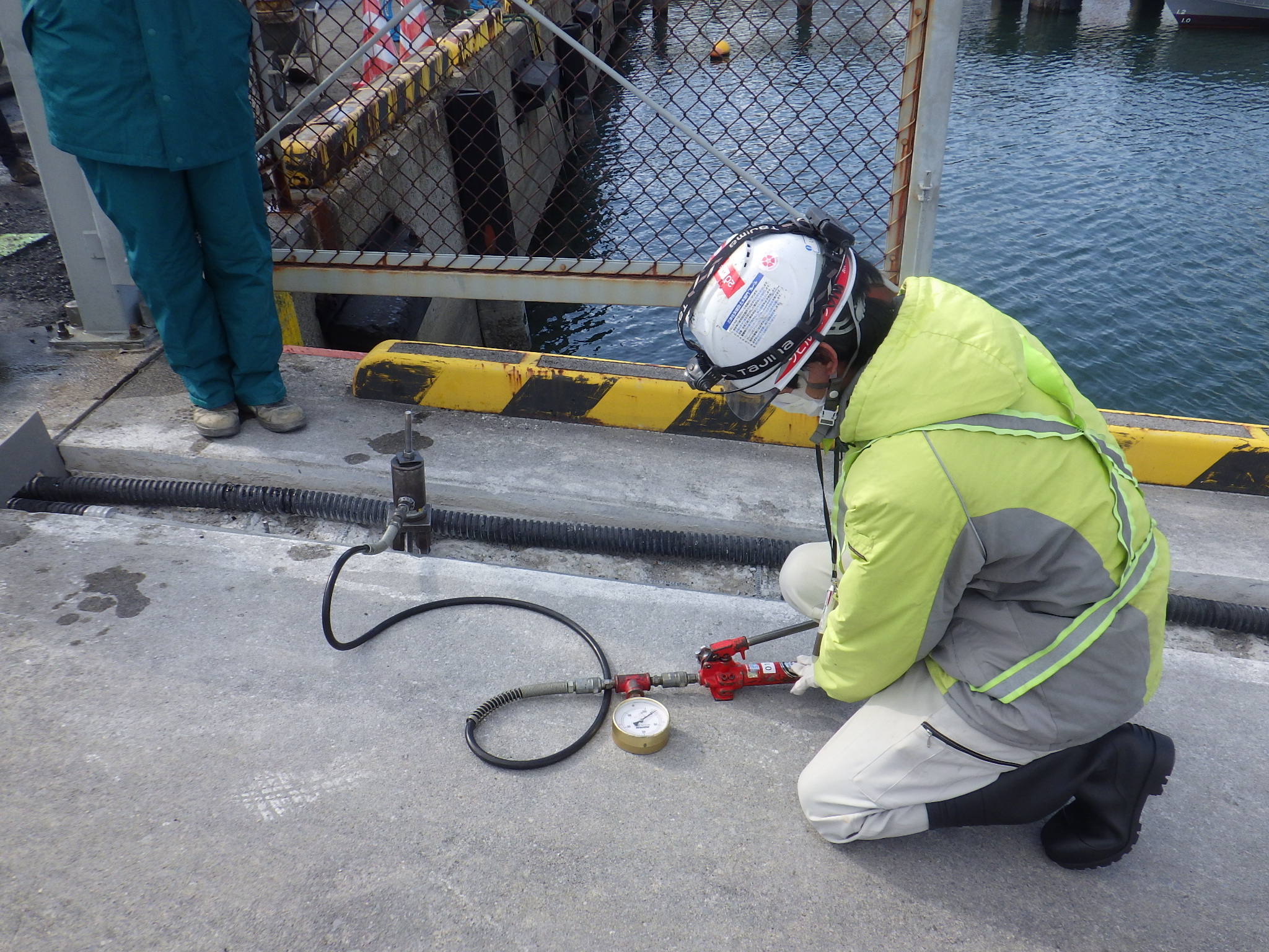 四日市港霞ヶ浦北ふ頭地区岸壁(-14m)土留本体工事